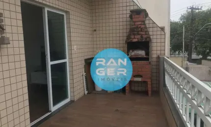 Casa com 3 dormitórios à venda no Macuco em Santos.
