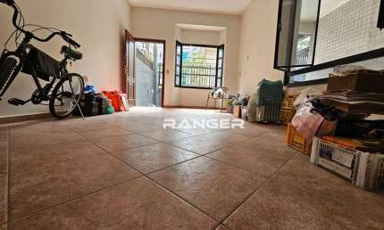 Casa com 4 quartos para alugar na Rua Pernambuco, 61, Gonzaga, Santos