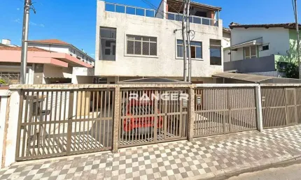 Casa Sobreposta Alta com 4 dormitórios no bairro da Aparecida em Santos
