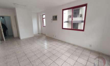 Sala Comercial para Venda em Florianópolis, Centro, 1 banheiro, 2 vagas