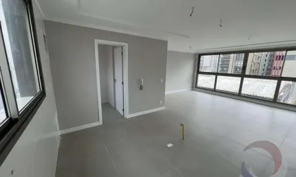 Apartamento para Venda em Florianópolis, Centro, 3 dormitórios, 3 suítes, 4 banheiros, 2 vagas