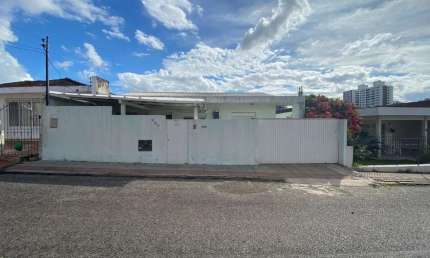 Casa para Venda em Florianópolis, Centro, 4 dormitórios, 1 suíte, 2 banheiros, 2 vagas