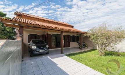 Casa para Venda em Florianópolis, Carianos, 3 dormitórios, 6 banheiros, 1 vaga