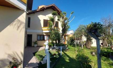 Casa para Venda em Florianópolis, Capoeiras, 5 dormitórios, 2 suítes, 3 banheiros, 2 vagas