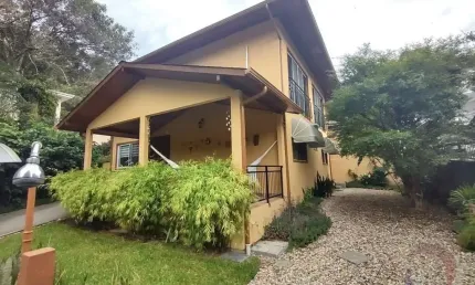 Casa para Venda em Florianópolis, Sambaqui, 2 dormitórios, 1 suíte, 2 banheiros, 3 vagas