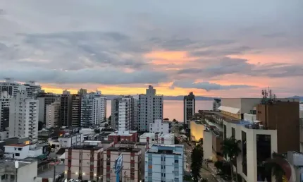 Apartamento para Venda em Florianópolis, Centro, 3 dormitórios, 1 suíte, 3 banheiros, 2 vagas