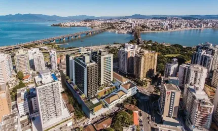 Apartamento para Venda em Florianópolis, Centro, 2 dormitórios, 1 suíte, 2 banheiros, 1 vaga