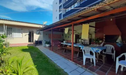 Casa para Venda em Florianópolis, Trindade, 5 dormitórios, 1 suíte, 2 banheiros, 3 vagas