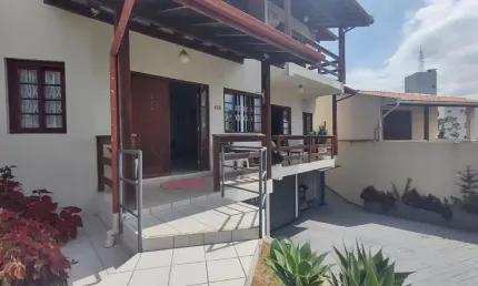 Casa para venda em florianópolis, capoeiras, 4 dormitórios, 2 suítes, 5 banheiros, 6 vagas