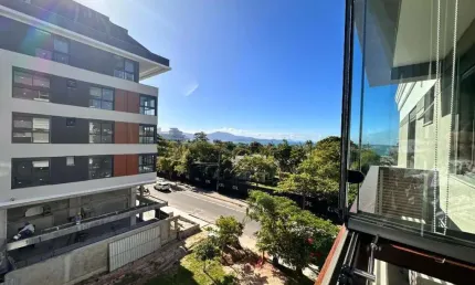 Apartamento para venda em florianópolis, jurerê, 3 dormitórios, 3 suítes, 4 banheiros, 1 vaga