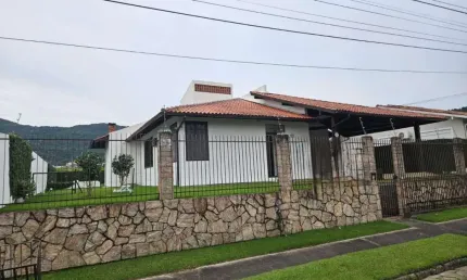 Casa para Venda em Florianópolis, Córrego Grande, 4 dormitórios, 2 suítes, 4 banheiros, 2 vagas