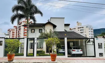 Casa para Venda em Florianópolis, Córrego Grande, 4 dormitórios, 2 suítes, 4 banheiros, 2 vagas