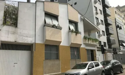 Casa para Venda em Florianópolis, Centro, 6 dormitórios, 1 suíte, 3 banheiros, 4 vagas