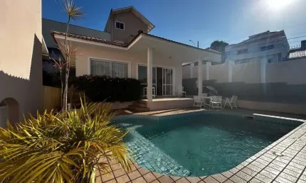 Casa para Venda em Florianópolis, Canto, 3 dormitórios, 1 suíte, 5 banheiros, 7 vagas