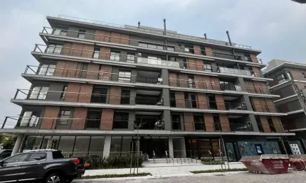 Apartamento para Venda em Florianópolis, Jurerê, 3 dormitórios, 3 suítes, 3 banheiros, 2 vagas