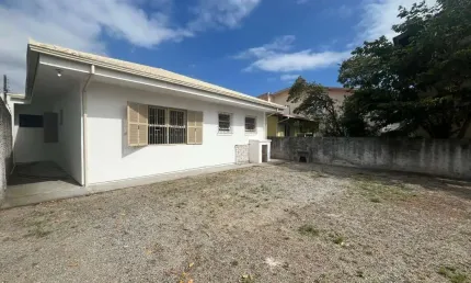 Casa para Venda em Florianópolis, Balneário, 3 dormitórios, 1 suíte, 2 banheiros, 2 vagas