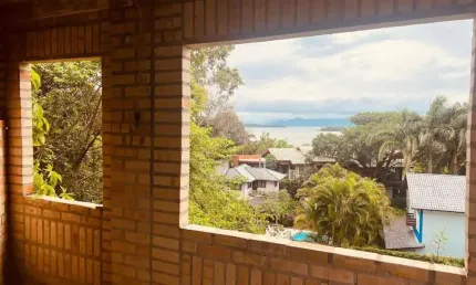 Casa para Venda em Florianópolis, Sambaqui, 4 dormitórios, 2 banheiros, 2 vagas