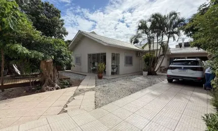 Casa para venda em florianópolis, sambaqui, 3 dormitórios, 2 suítes, 3 banheiros, 5 vagas