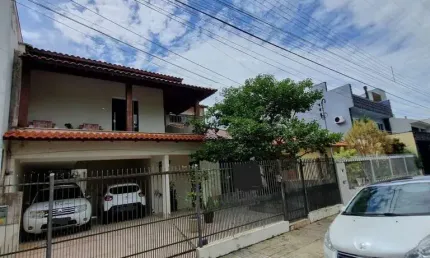 Casa para Venda em Florianópolis, Balneário, 4 dormitórios, 2 suítes, 3 banheiros, 2 vagas