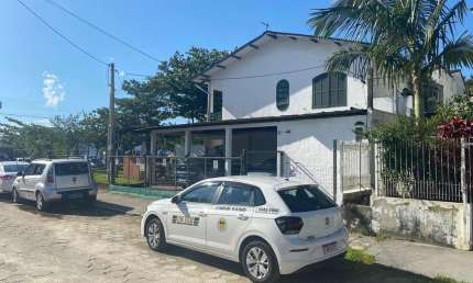 Casa para Venda em Florianópolis, Daniela, 5 dormitórios, 2 suítes, 6 banheiros, 3 vagas