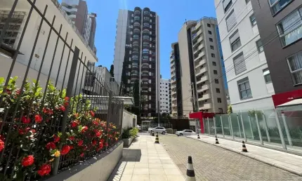 Apartamento para Venda em Florianópolis, Centro, 3 dormitórios, 1 suíte, 3 banheiros, 1 vaga