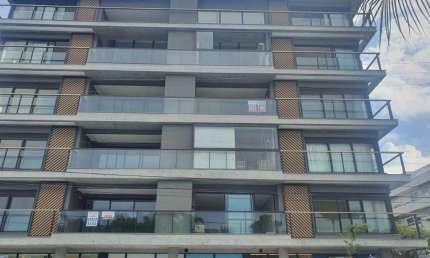Apartamento para Venda em Florianópolis, Jurerê, 3 dormitórios, 3 suítes, 4 banheiros, 2 vagas