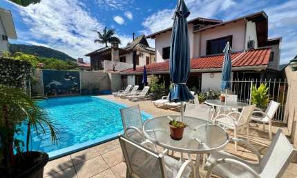 Casa para Venda em Florianópolis, Itacorubi, 4 dormitórios, 1 suíte, 4 banheiros, 2 vagas