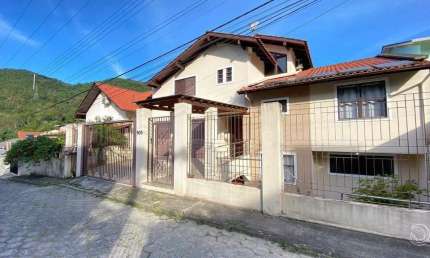 Casa para Venda em Florianópolis, Itacorubi, 4 dormitórios, 1 suíte, 5 banheiros, 3 vagas