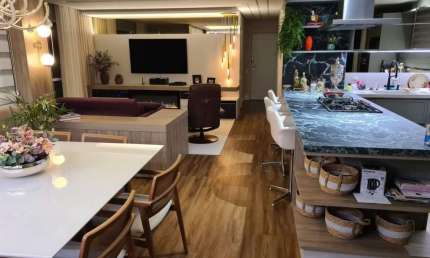 Apartamento para Venda em Florianópolis, Centro, 3 dormitórios, 3 suítes, 4 banheiros, 2 vagas