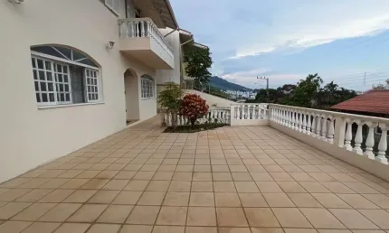 Casa para Venda em Florianópolis, Pantanal, 10 dormitórios, 2 suítes, 4 banheiros, 2 vagas