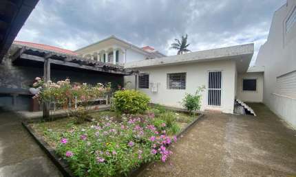 Casa para Venda em Florianópolis, Capoeiras, 3 dormitórios, 1 banheiro, 2 vagas