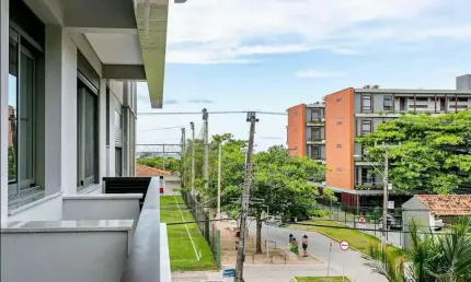 Apartamento para Venda em Florianópolis, Jurerê, 3 dormitórios, 3 suítes, 4 banheiros, 2 vagas