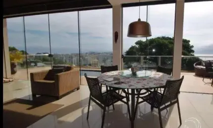 Casa para Venda em Florianópolis, Centro, 4 dormitórios, 2 suítes, 8 banheiros, 2 vagas