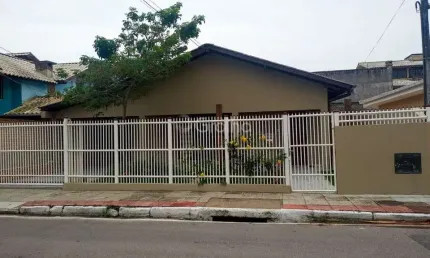 Casa para Venda em Florianópolis, Canasvieiras, 4 dormitórios, 2 suítes, 2 banheiros, 3 vagas