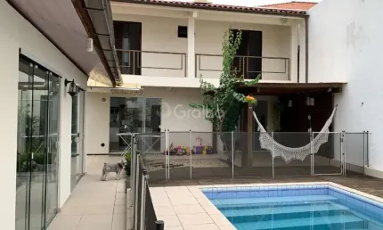 Casa para Venda em Florianópolis, Canto, 4 dormitórios, 1 suíte, 4 banheiros, 4 vagas