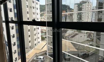 Sala Comercial para Venda em Florianópolis, Centro, 1 banheiro, 4 vagas