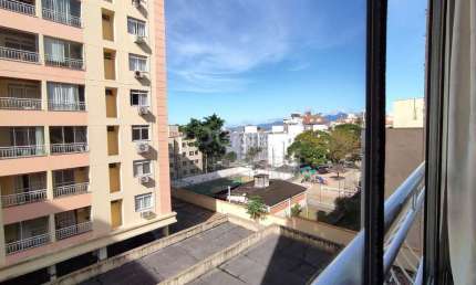Apartamento para Venda em Florianópolis, Coqueiros, 2 dormitórios, 1 suíte, 2 banheiros, 1 vaga