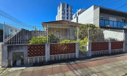 Casa para Venda em Florianópolis, Balneário, 4 dormitórios, 2 banheiros, 1 vaga