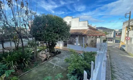 Casa para Venda em Florianópolis, Capoeiras, 3 dormitórios, 1 banheiro, 1 vaga