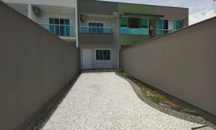 Sobrado para Venda em Camboriú, Santa Regina, 3 dormitórios, 1 suíte, 3 banheiros, 2 vagas