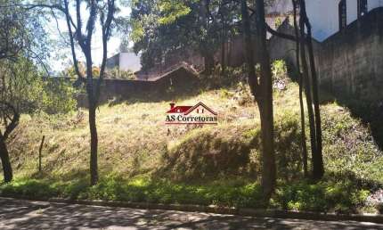Terreno de 561 m²  em aclive à venda no Parque dos Príncipes parece uma ótima oportunidade.