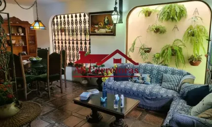 Imperdível oportunidade de casa à venda em São Paulo-SP, 3 quartos, 1 suíte, 2 salas, 3 banheiros, 2 vagas, 129m² no Parque Continental