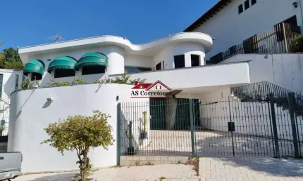 Excelente Casa à Venda no Parque dos Príncipes. Arquitetura moderna