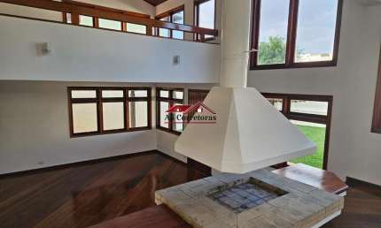 Casa para Locação na Cidade São Francisco - São Paulo-SP: 4 quartos, 2 suítes, 2 salas, 3 banheiros, 2 vagas, 250m².