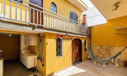 Casa à venda em São Paulo-SP, no bairro Jaguaré, com 3 quartos, 1 suíte, 1 sala, 5 banheiros, 3 vagas e 270m². Venha conferir!
