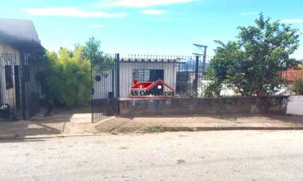 Imperdível: Casa à venda na Vila Terezinha, Carapicuíba-SP! 6 salas, 2 banheiros, 2 vagas de garagem, 138,50 m² de área.