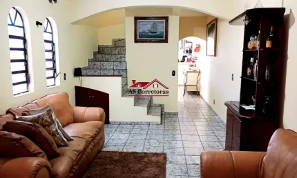 Sobrado à venda em Osasco-SP, Jaguaribe: 3 quartos, 1 suíte, 1 sala, 3 banheiros, 2 vagas de garagem, 211m² de área. Confira já!