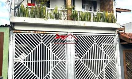 Casa à venda na Vila Yara, Osasco-SP: 5 quartos, 1 sala, 5 banheiros, 3 vagas de garagem, 340m² de área. Venha conferir!
