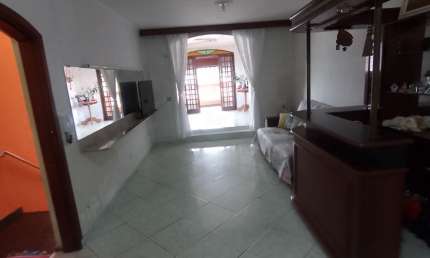 Casa com 3 quartos para alugar na Rua João Barbosa, Centro, Jandira