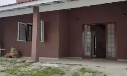 Sobrado à venda no Balneário dos Golfinhos, em Caraguatatuba